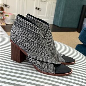 Stylish Black and Gray Women's Heeled Shoes
